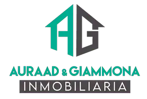 Logotipo de la inmobiliaria Auraad & Giammona. Presenta las iniciales "AG" con forma de casa en verde y gris, con texto debajo.