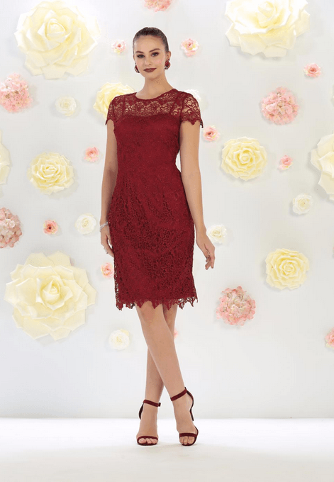 Robe rouge bordeaux à dentelle