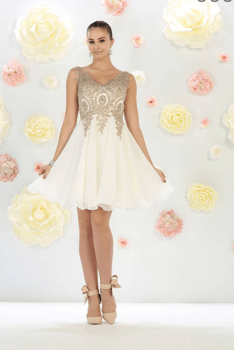 Robe courte blanche et dorée