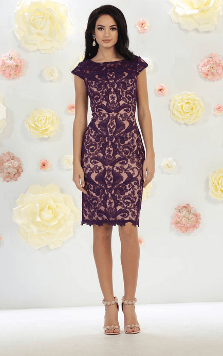 Robe violette à dentelle