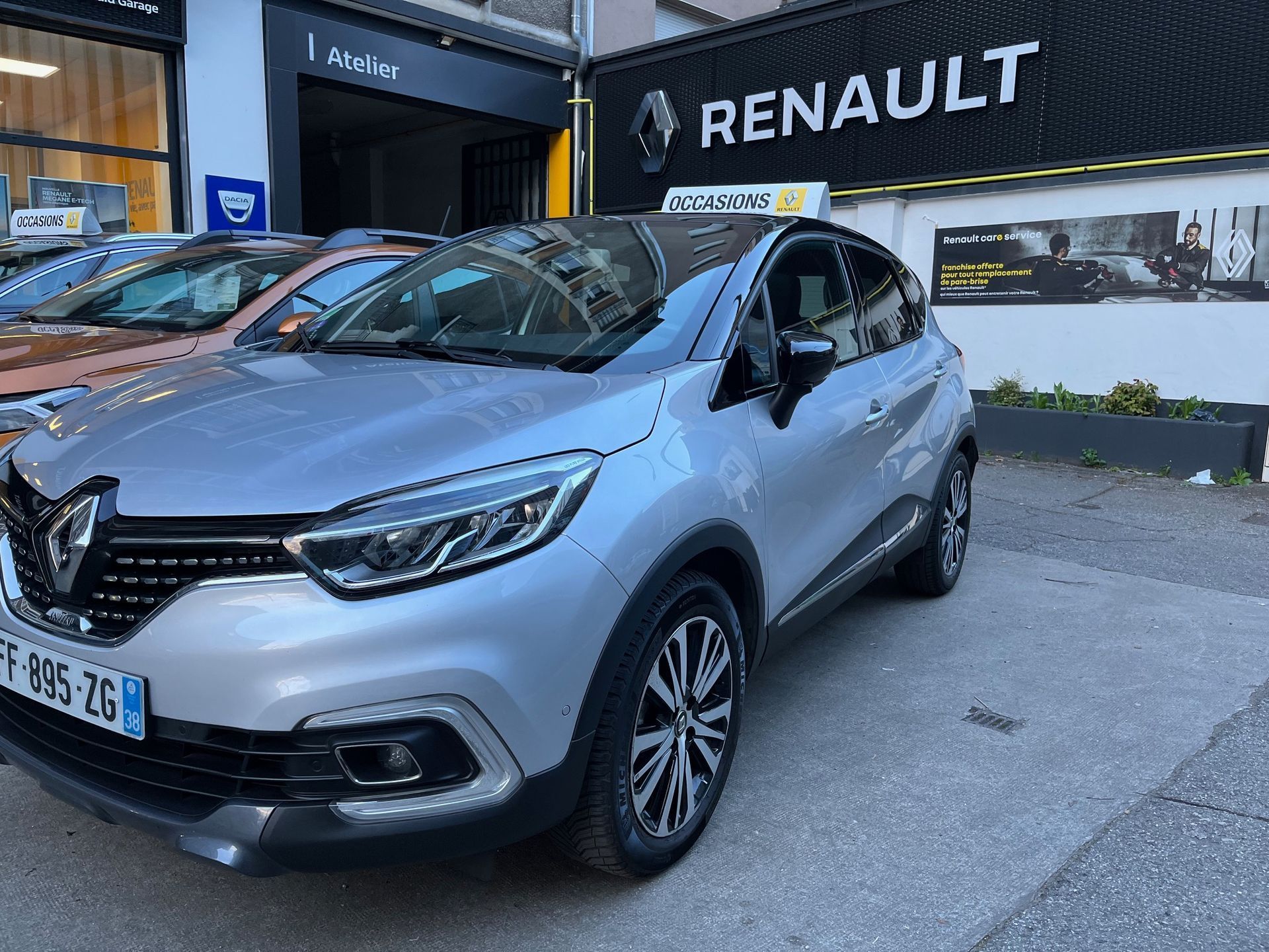 Renault Captur gris en vente en occasion