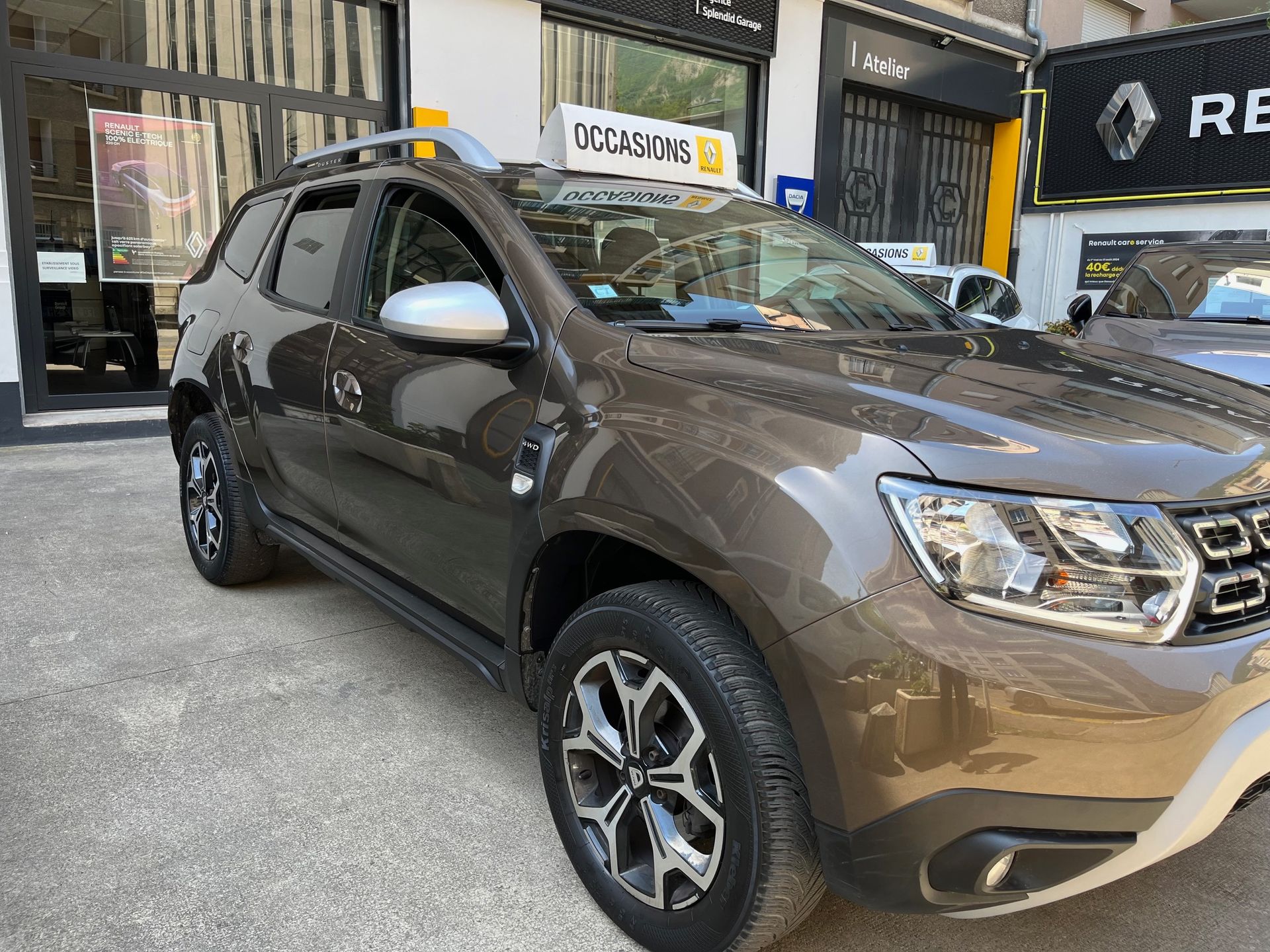 Avant droit Dacia Duster