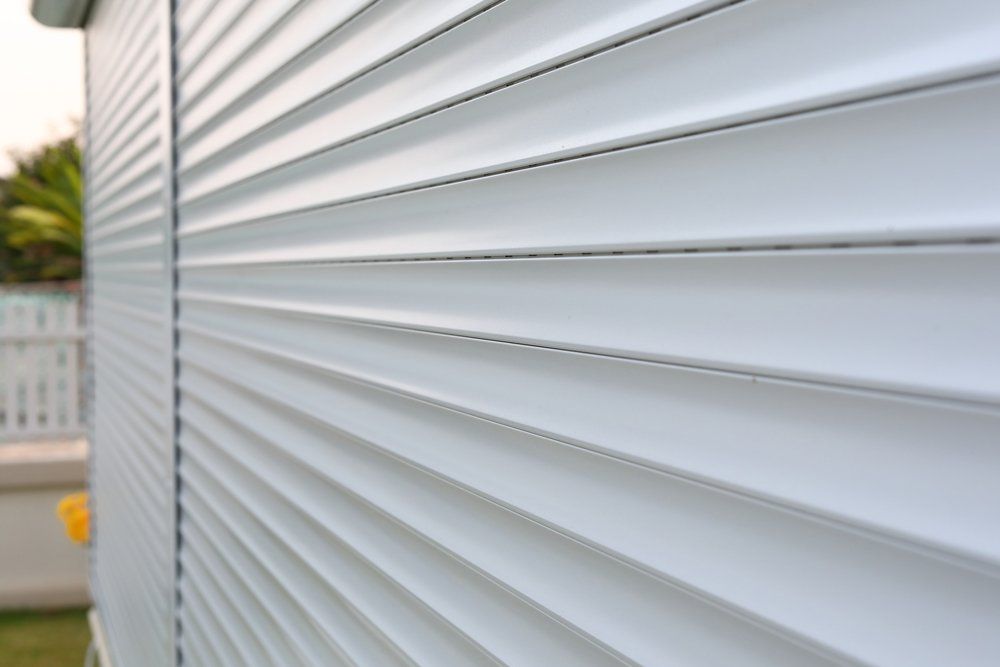 Photo de volets roulants en PVC blanc