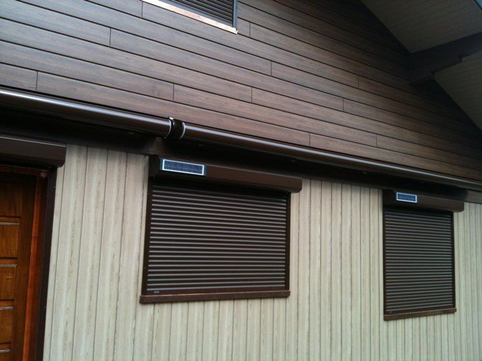 Volets roulants marrons