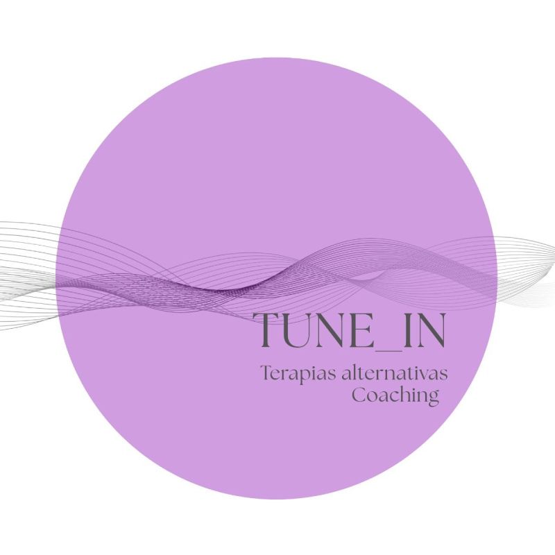 Logotipo con un c&iacute;rculo morado, patrones de l&iacute;neas onduladas y el texto "TUNE_IN Terapias alternativas Coaching".