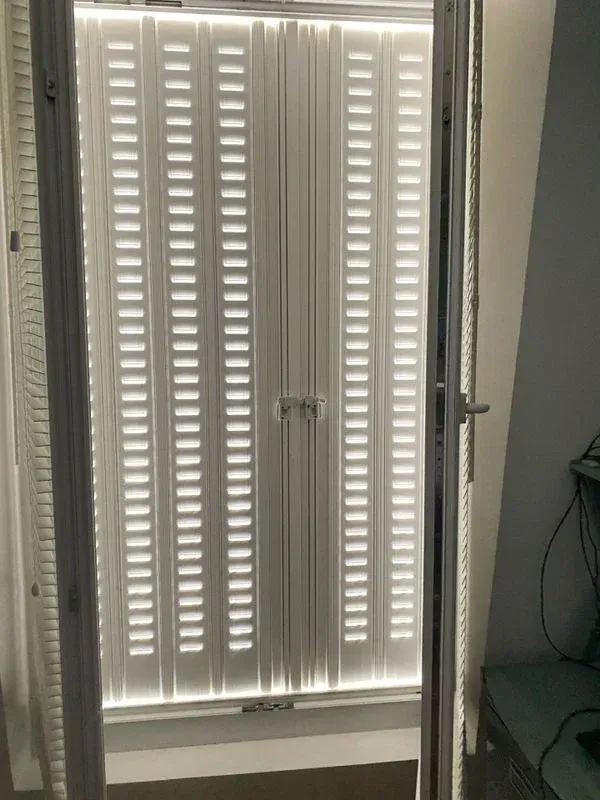 Volets dépliants en bois blanc