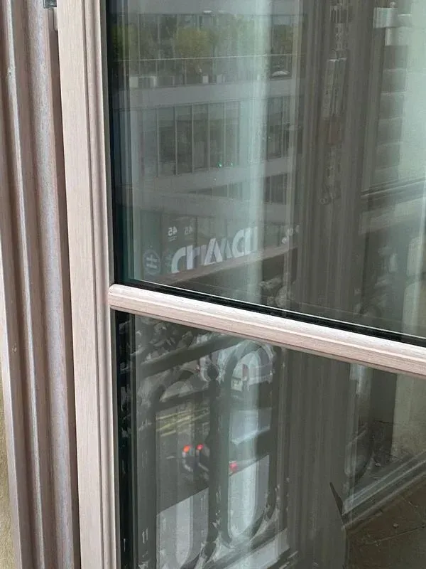 Fenêtre en bois blanc