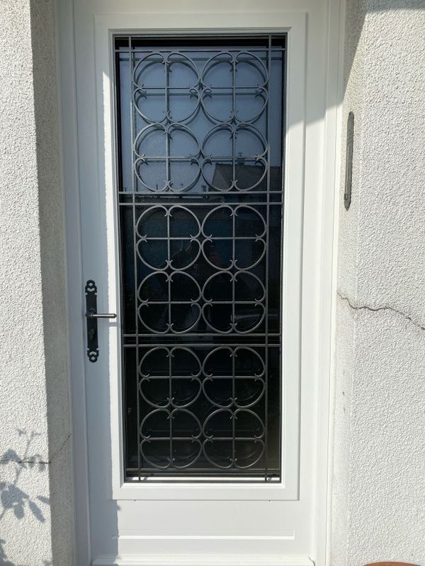 Porte vitrée blanche en PVC