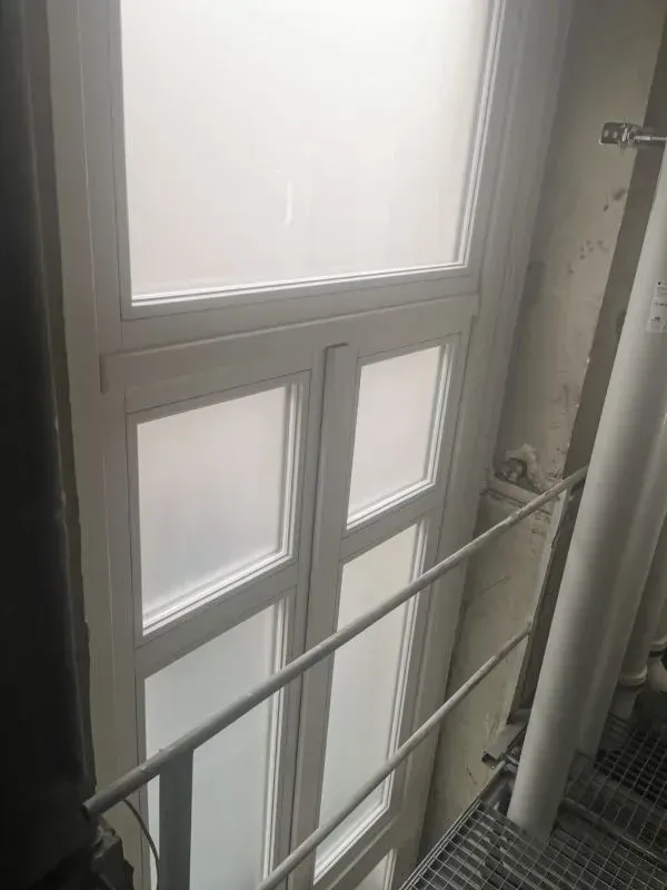 Fenêtre avec vitres opaques