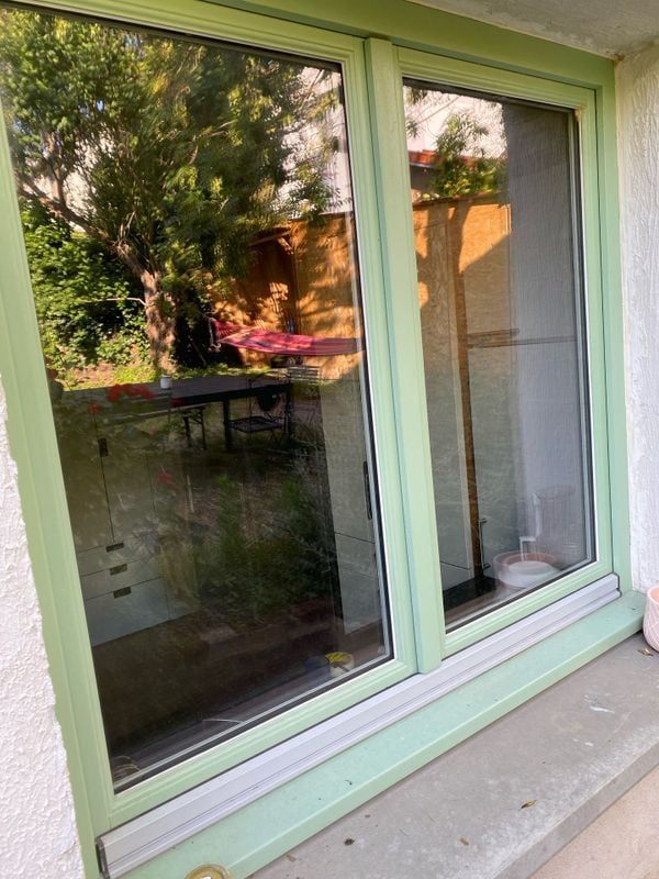 Fenêtre peinte en vert