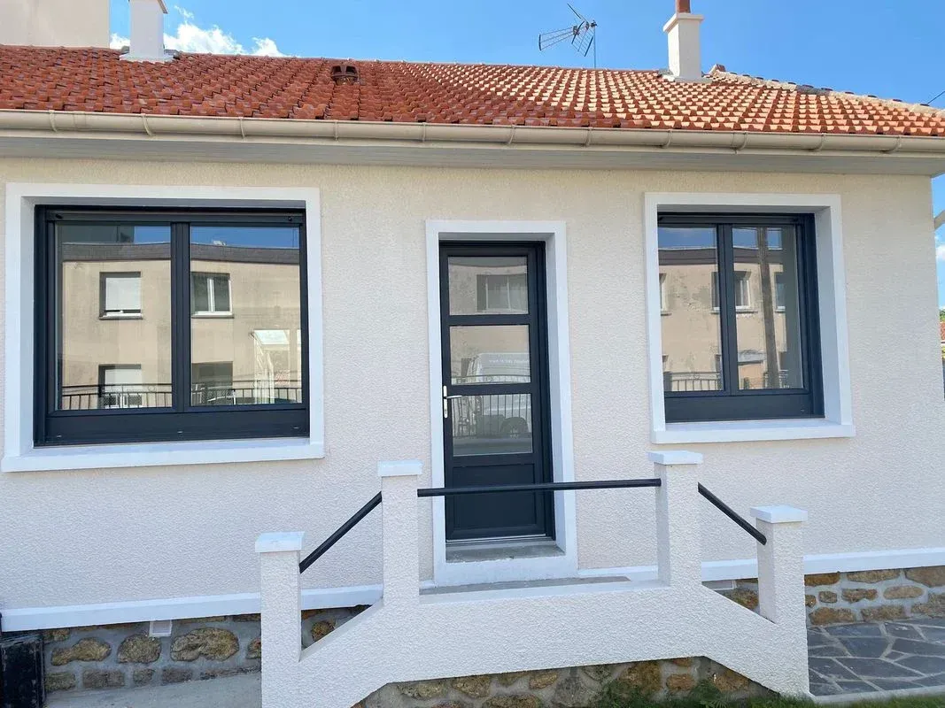 Entrée d'une petite maison