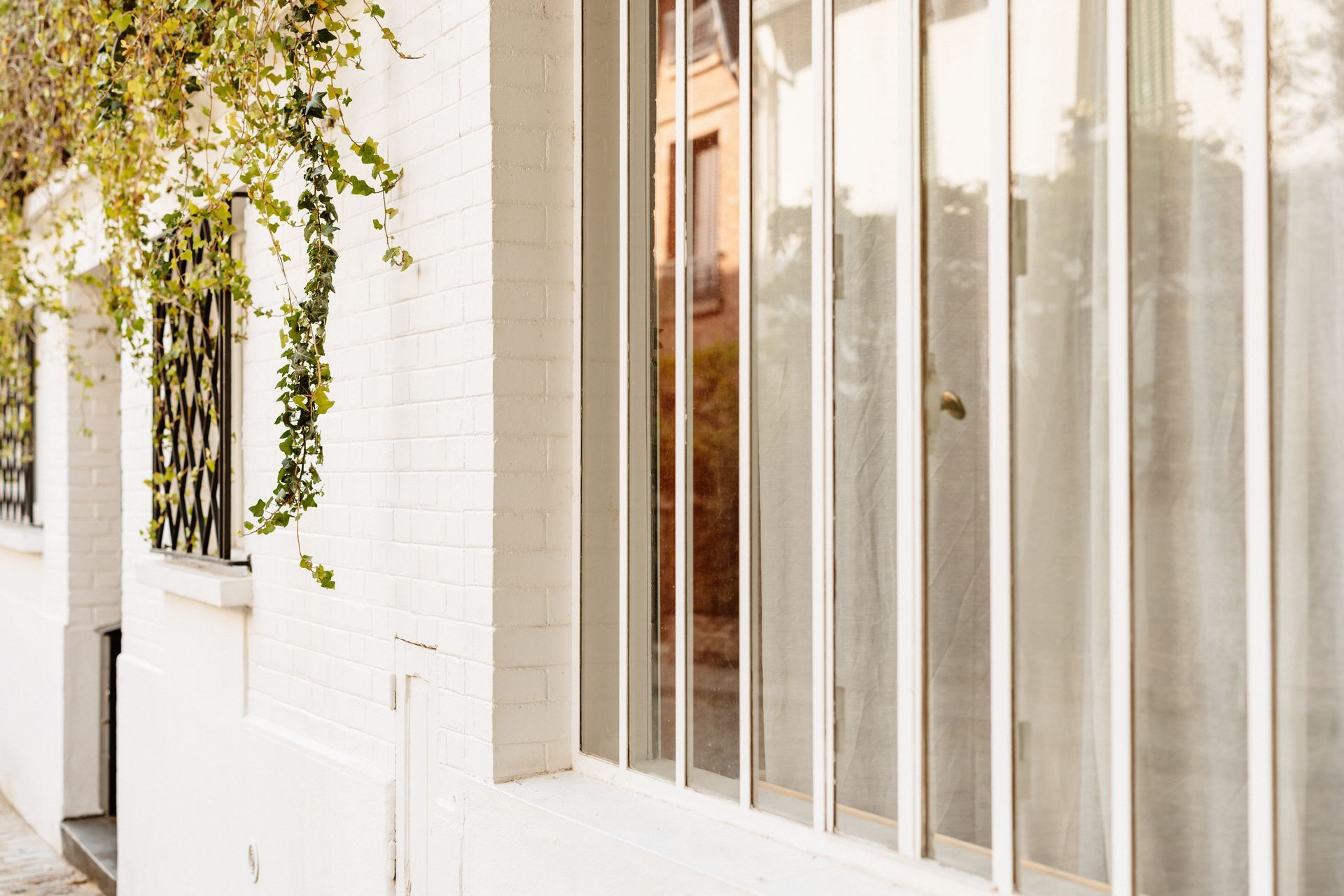 Verrière blanhce d'un atelier