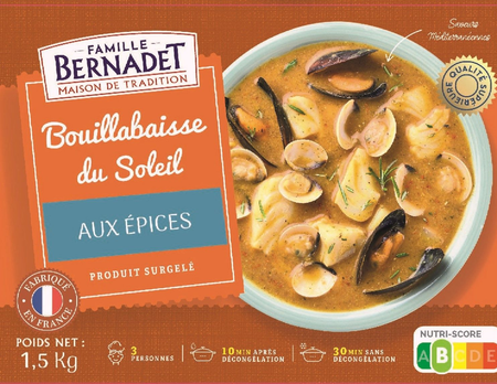 Bouillabaisse du Soleil, soupe de poisson épicée, emballage avec bol de soupe aux fruits de mer.