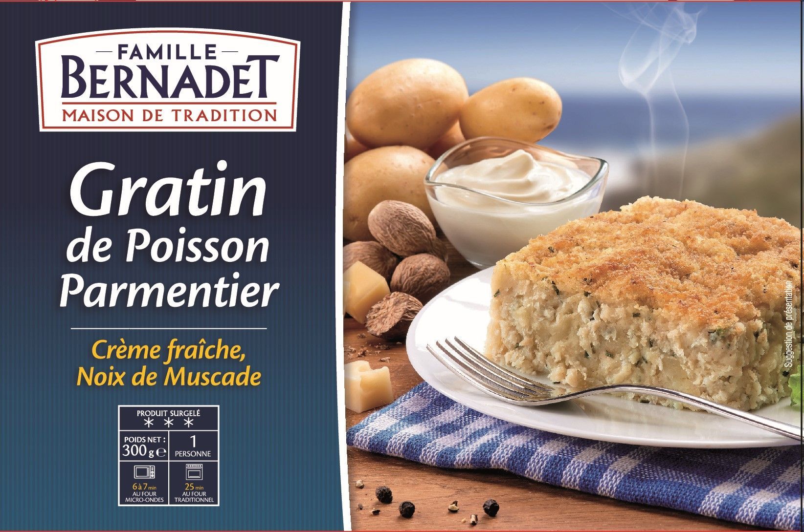Le paquet de gratin de poisson Bernardet est accompagné d'un gratin de pommes de terre crémeux servi avec une cuillère.