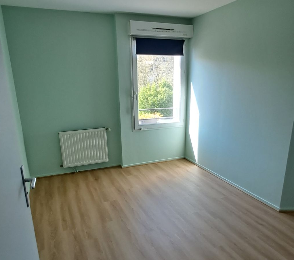 Les murs peints d'une pièce à coucher