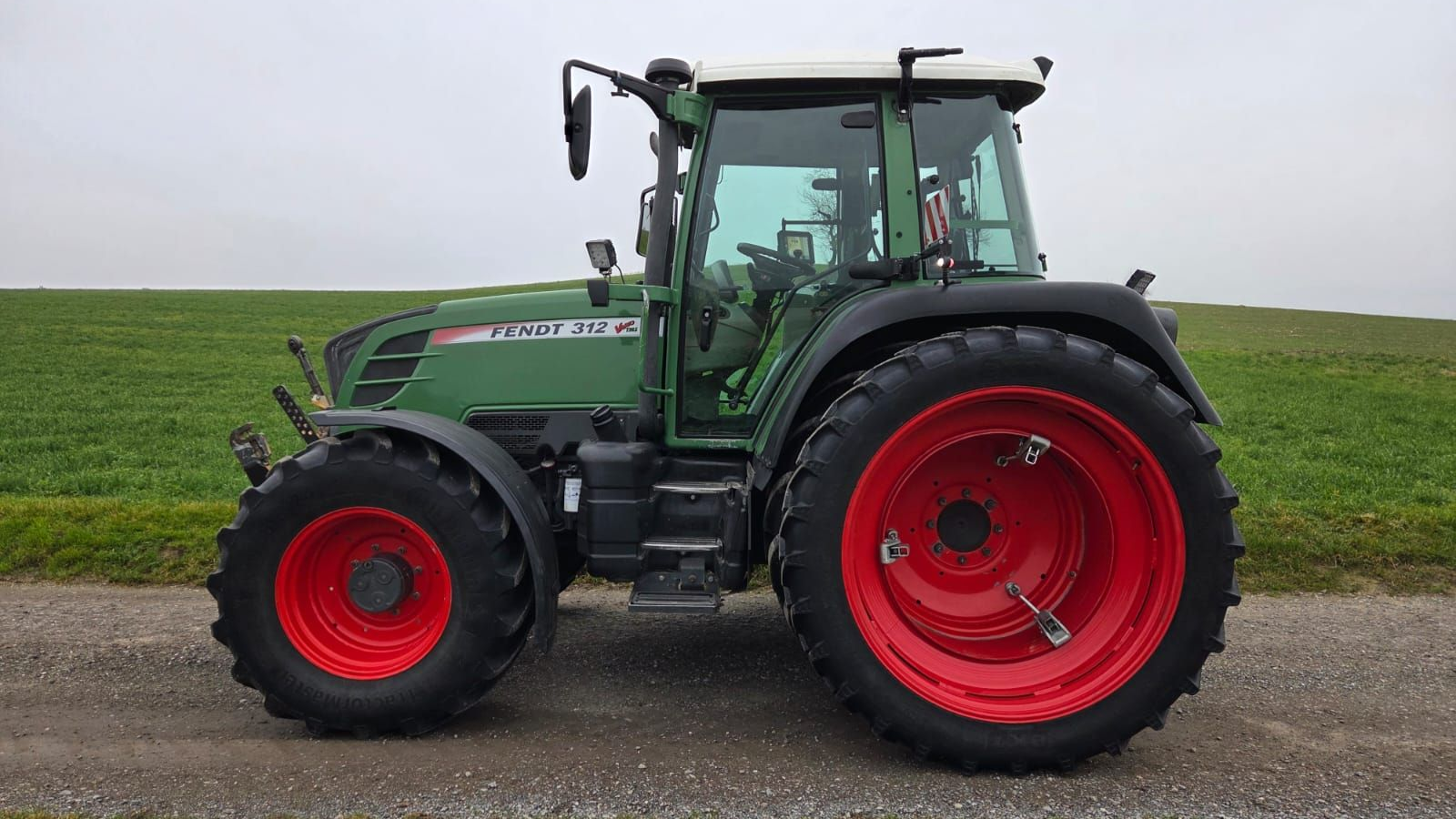 Hausheer & Sidler Landmaschinen AG Traktor