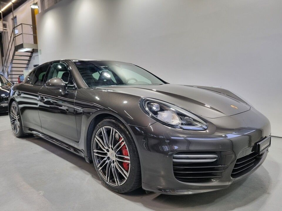 PORSCHE PANAMERA 4.8 V8 GTS PDK