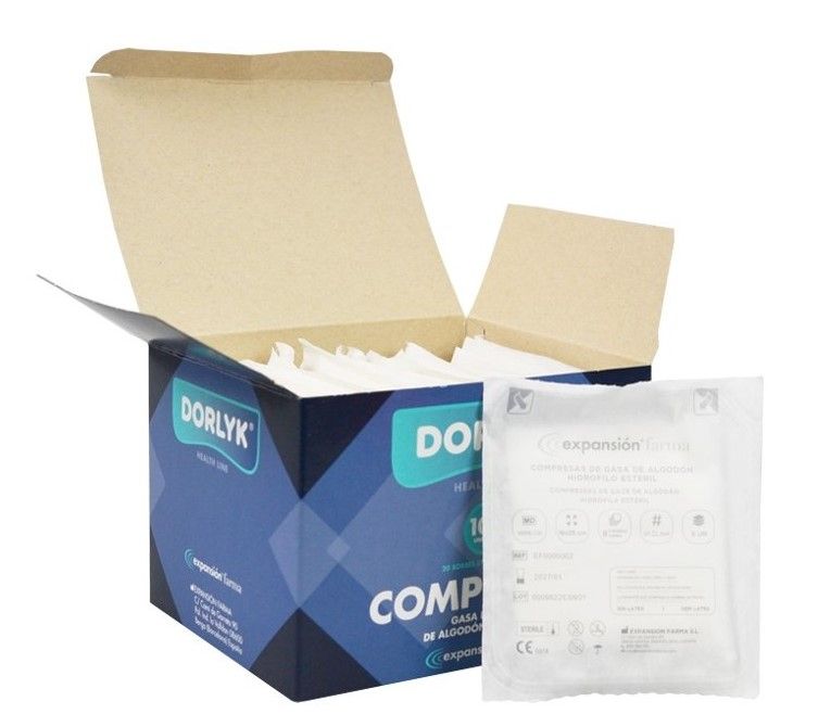 Una caja de toallitas Dorlyk Comp está abierta