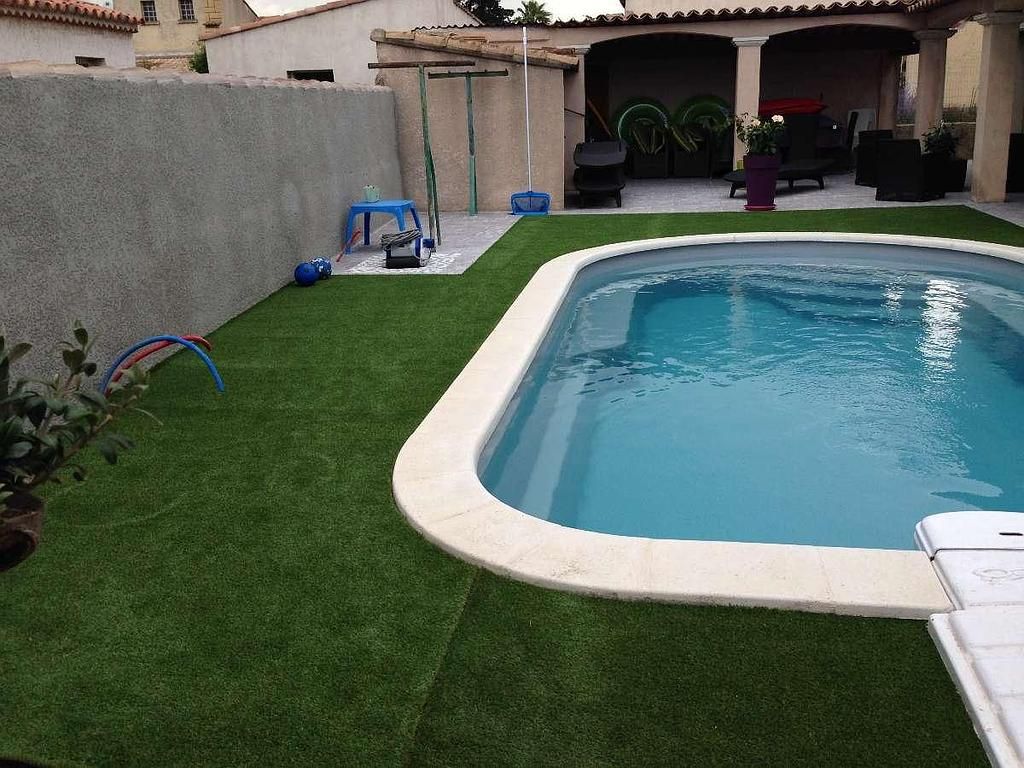 Piscine au bord arrondi