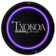Logotipo para Txokoa Gastro Bar diseñado por Marcelo, presenta un círculo negro con un anillo de neón morado y texto blanco.