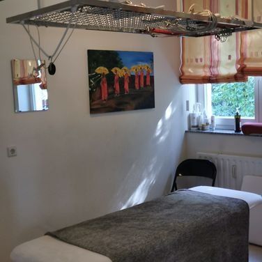 Massagepraxis Physiotherapie Therapieraum Liege