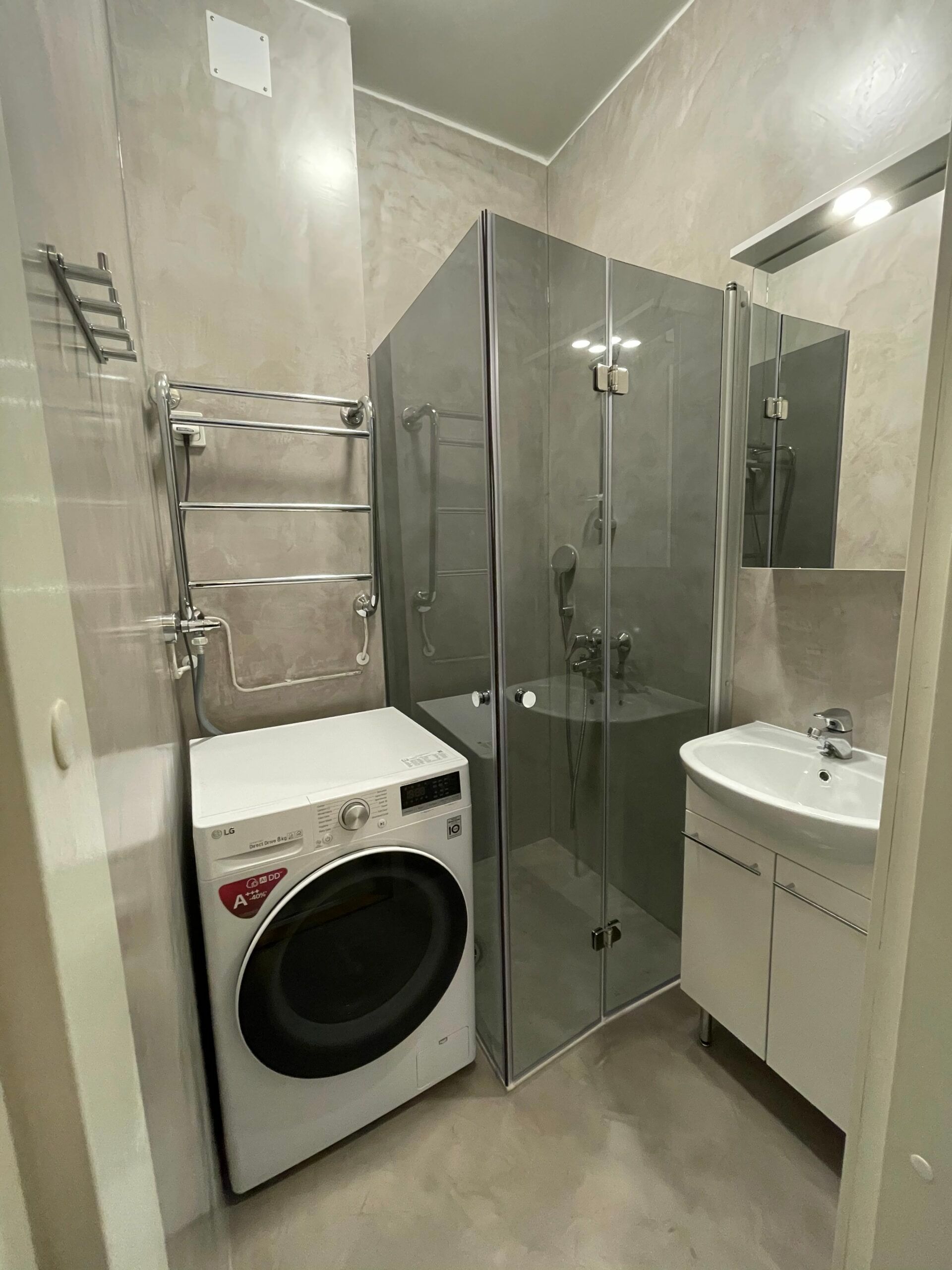 Kylpyhuoneremontti ja laatoitustyöt Espoossa sijaitsevassa kohteessa.