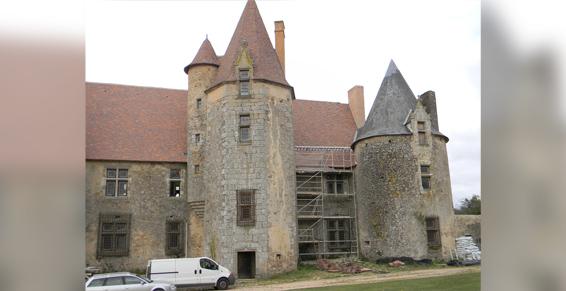 FP Couvertures - Rénovation toiture - château de la Chapelle Bertrand dans les Deux-Sèvre