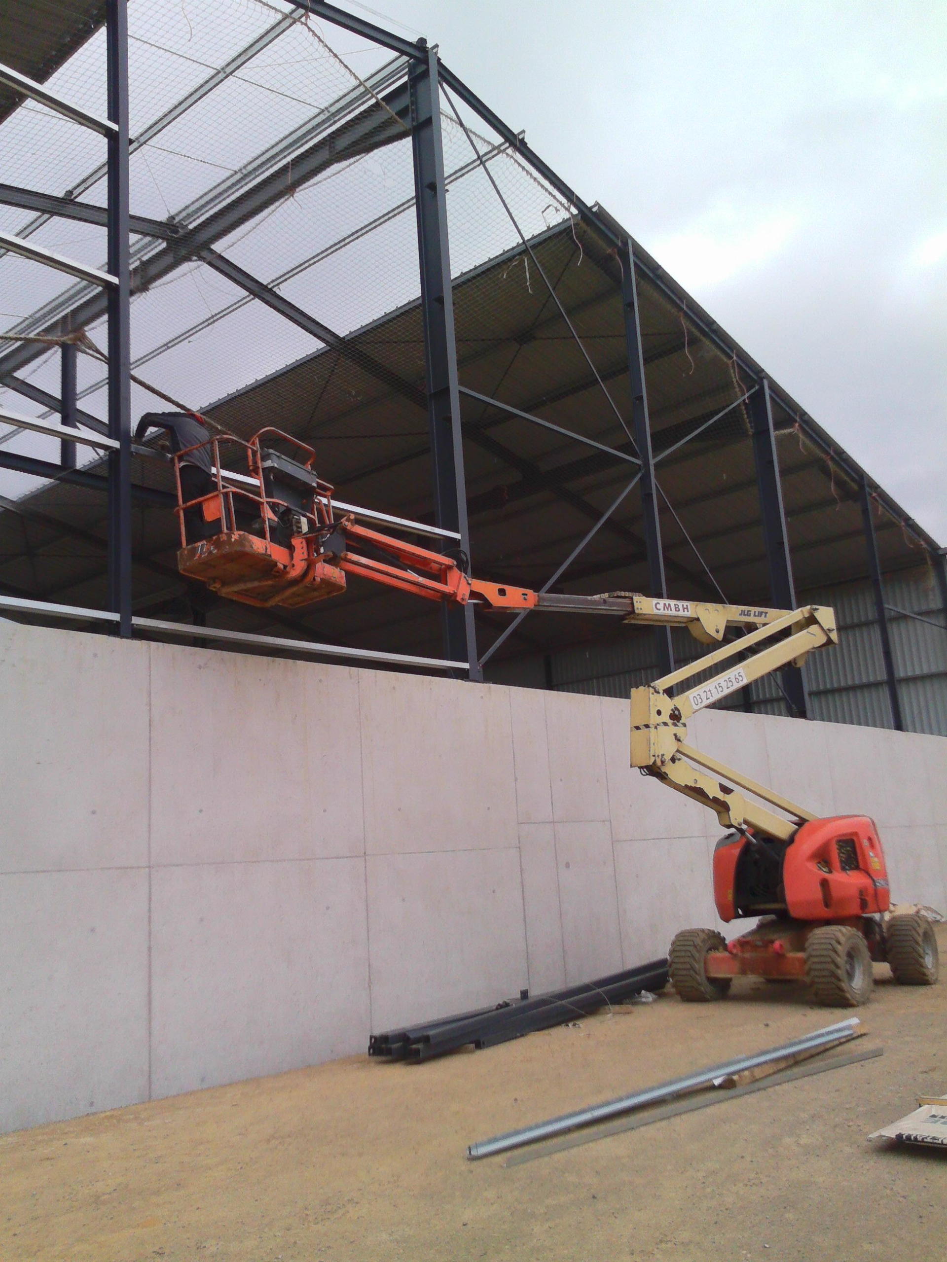 Travaux sur bâtiment métallique