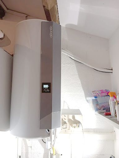 Chauffe-eau thermodynamique de marque Atlantic.