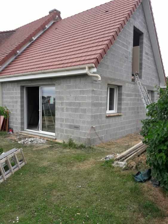 Prise de vue d'une maison sans crépis