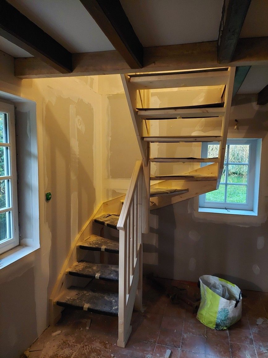 Escalier en bois installé chez un particulier