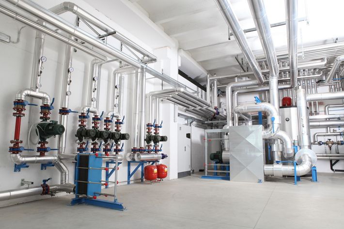 Centrale de traitement de l'air dans une industrie.