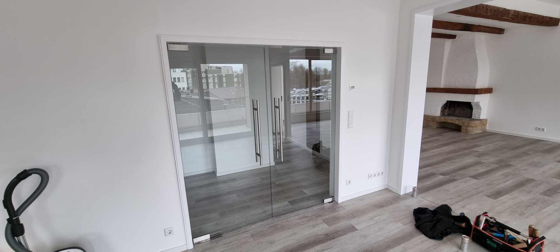 Doppelflügeltür aus Glas