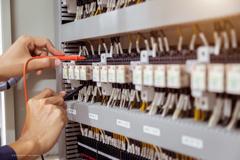 großer Stromschaltkasten