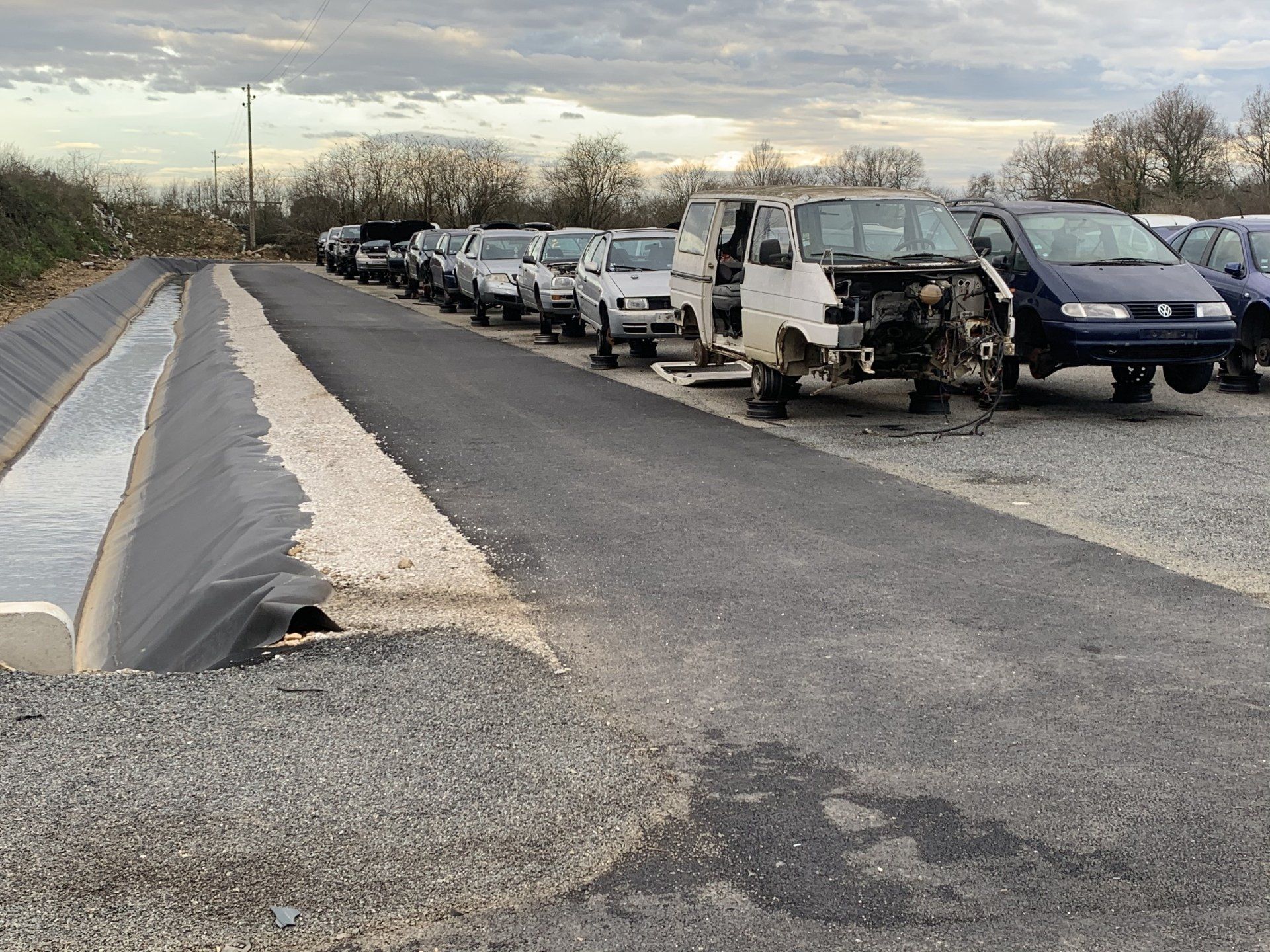 Galerie photos du garage Coutras Casse Auto | Garagiste à Coutras