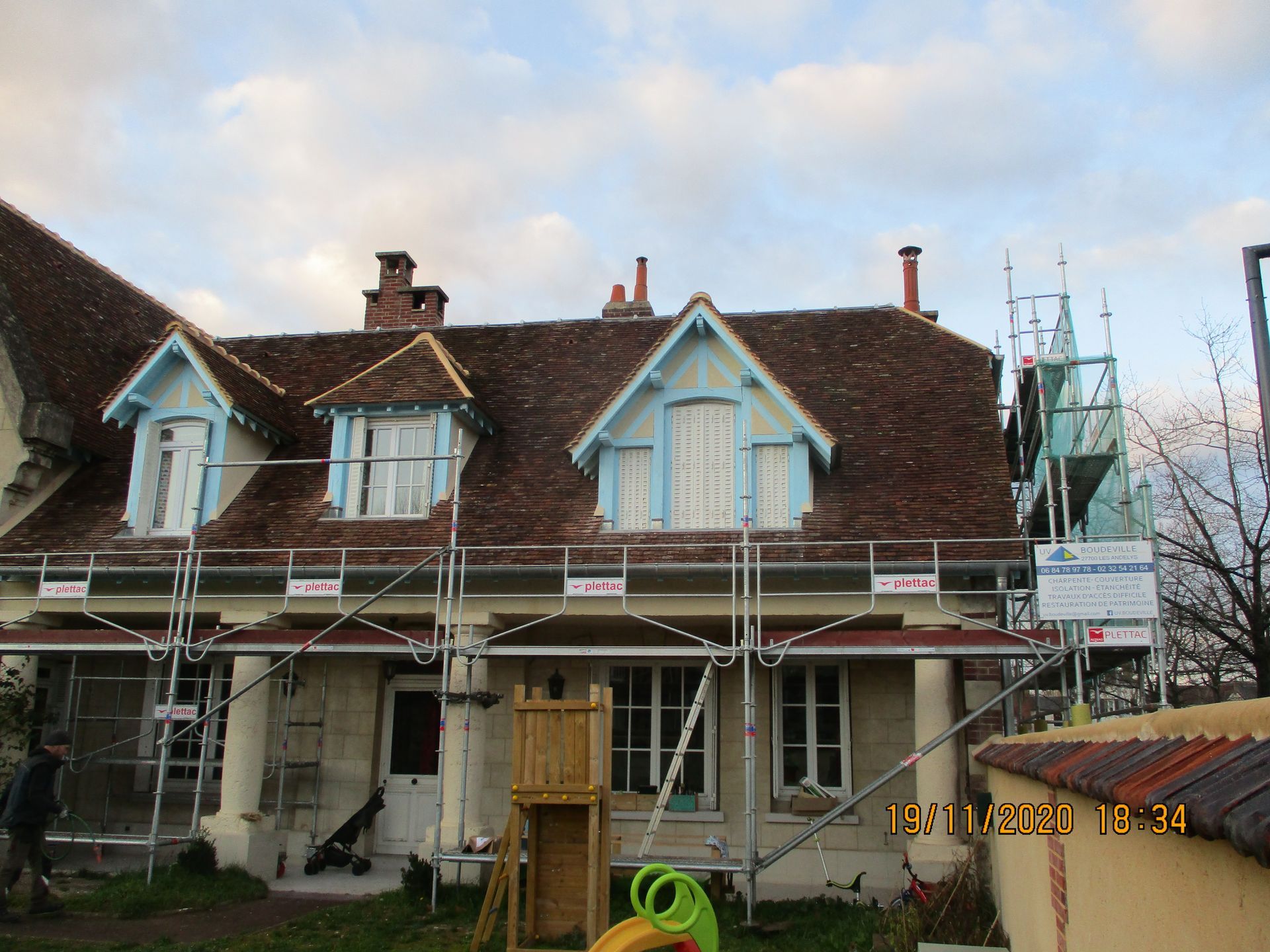 Échafaudage sur maison en travaux