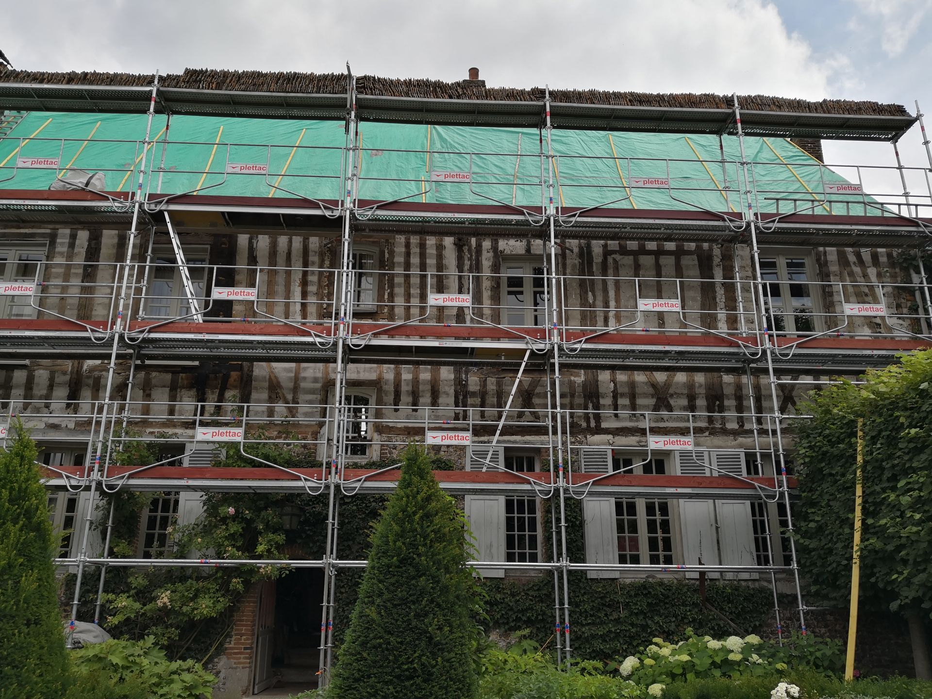 Travaux de couverture sur une maison