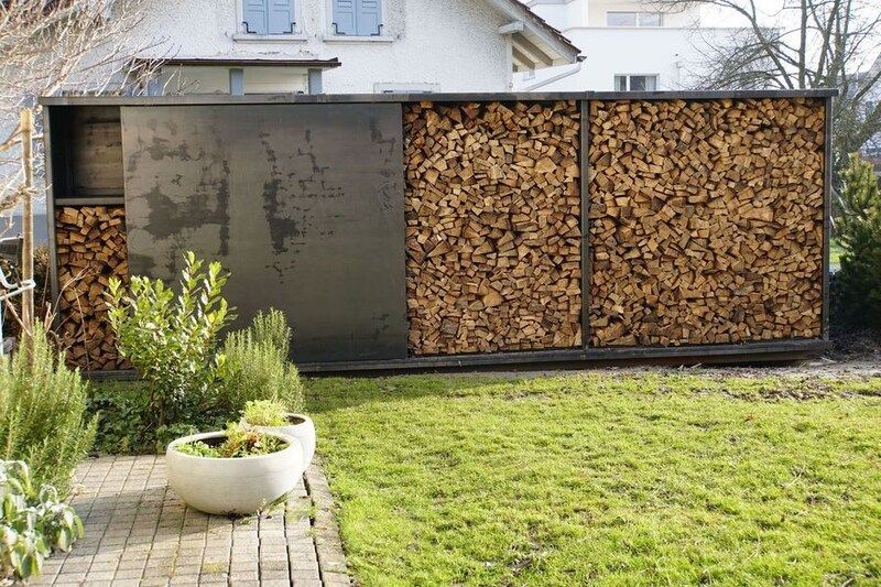 Holzlager aus Metall. Foto von der Artmetal GmbH