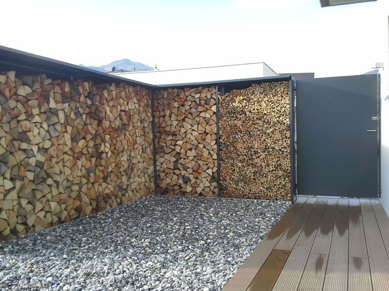 Holzlager aus Metall. Foto von der Artmetal GmbH