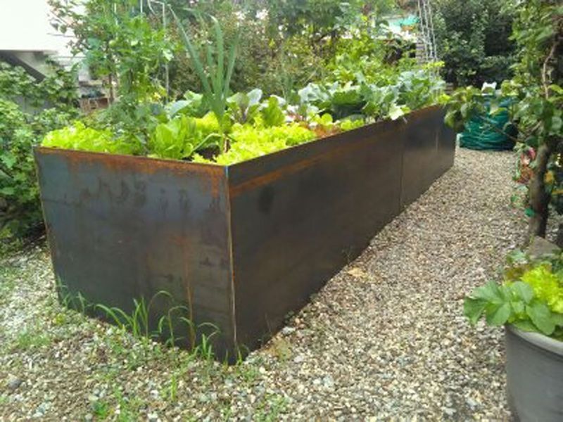 Ein Blumenkasten aus Metall. Foto von der Artmetal GmbH