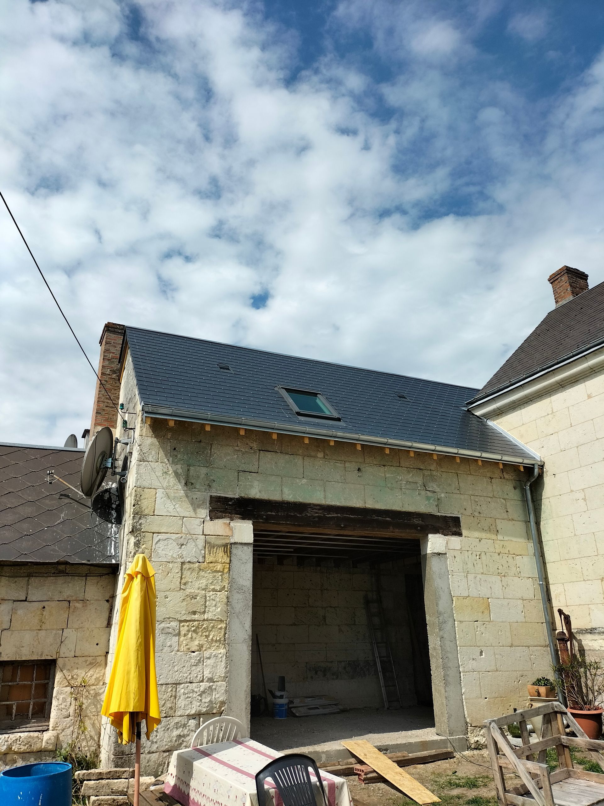 Toiture en ardoise d'un garage