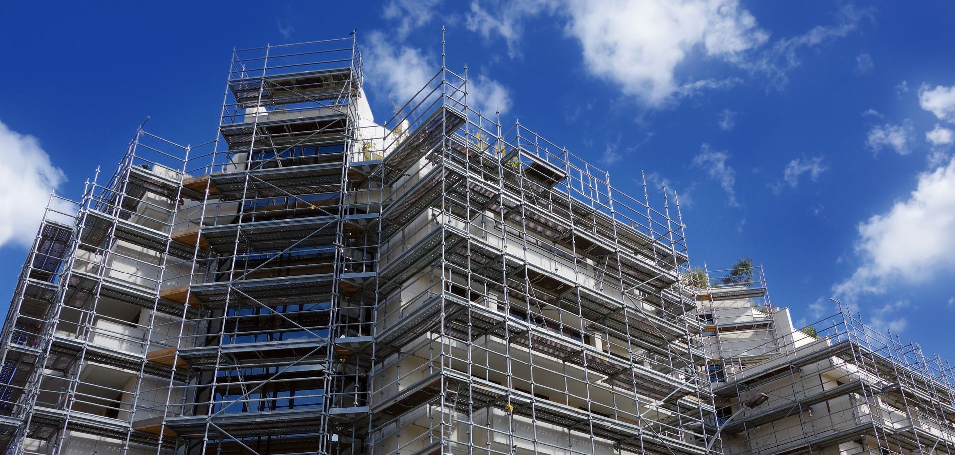 Échafaudage devant un immeuble