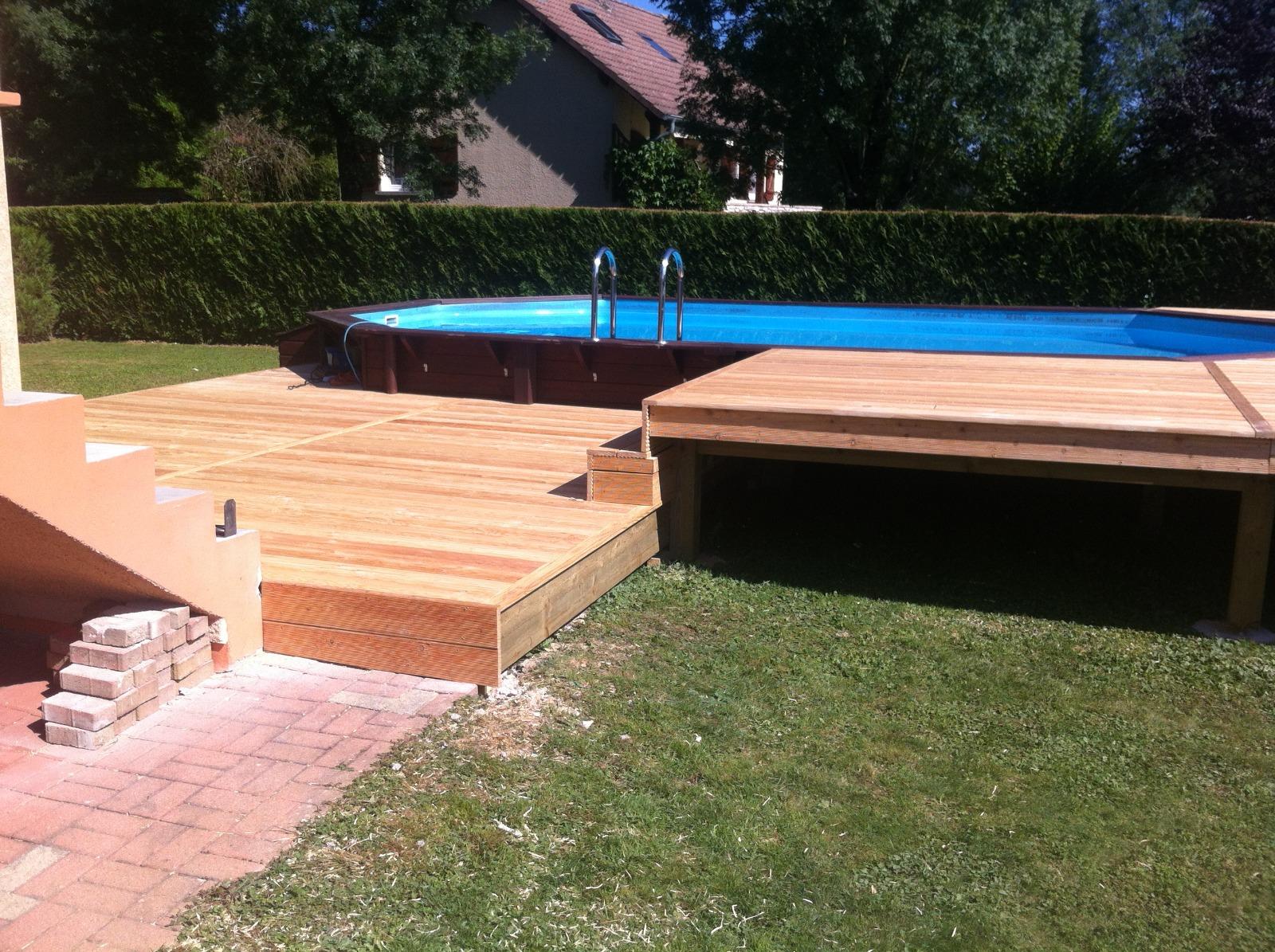terrasse bois contour piscine