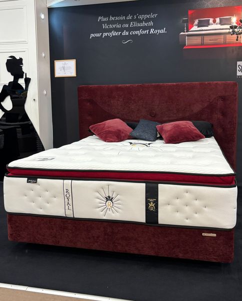 Cadre de lit en tissu rouge
