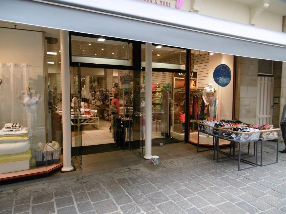 Une devanture de magasin.