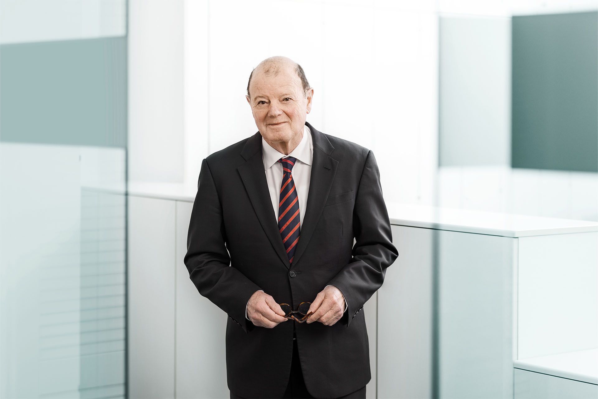 Rechtsanwalt und Notar a.D.
Fachanwalt für Verkehrsrecht Werner Kaessmann 