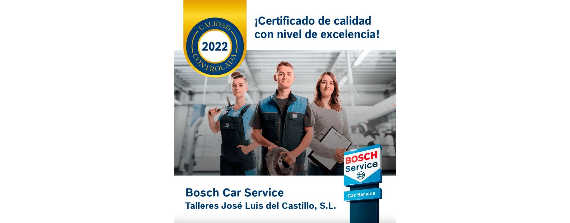 Tarjeta de presentación publicitaria con una insignia de medalla azul, foto de la oficina y texto en español para servicio y venta de automóviles.
