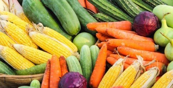 Há muitos tipos diferentes de vegetais nesta imagem.