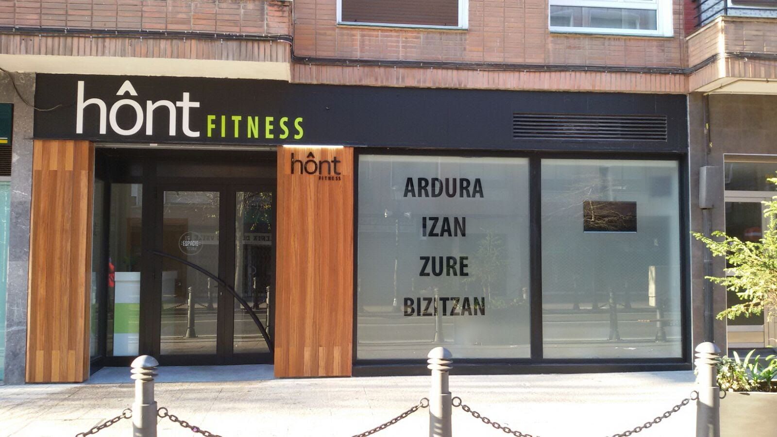 Exterior de un estudio de fitness llamado