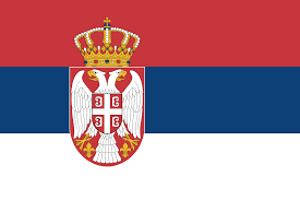 Bandera de Serbia: rayas horizontales rojas, azules y blancas, con el escudo de armas a la izquierda.